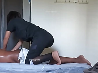 Witness Cutiepie get her Tamil purity caressed & caressed down in a spa practice