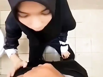 Eighteen Hijab School Teen Wows in the Naughtiest Way