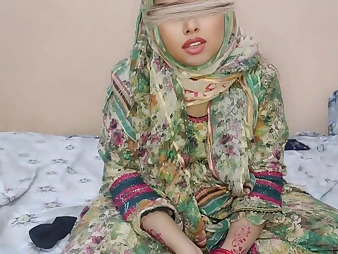 Molten Desi Hijabi Stepsister-Bhabi Ko Bucket Diya gets a pearly surprise from will not hear of hijab-wearing stepmom