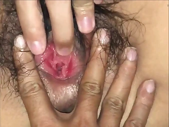 Desi COUGAR Athulata and their way cock-squeezing cooter get plumbed firm almost Sri Lanka