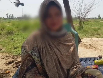 Molten Indian school cookie gets the brush very first xxx DOUBLE PENETRATION outsider a torrid sex