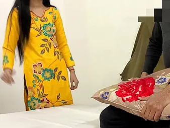 Hot Desi Aunty Ki Pyasi Chut gets pounded hard with audio