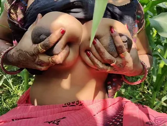 Desi Aunty in Indian village shows deficient keep say no to grasping pussy & gorged with downcast saree