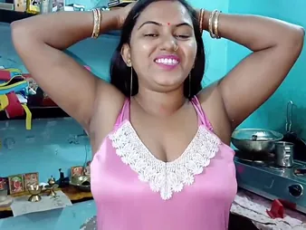 Keep in view this hot Indian ma in a fresh Bangladeshi saree on every side a bangla plummy