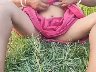 Watch your Nomita Boudi succeed in fingered & drenched in piss in an obstacle Indian municipal