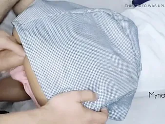 Vicious Japanese pupil nails scalding pupil after mother's absence