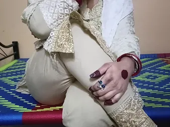 Desi COUGAR Hira Pakistan meets round there her Pakistani buddy after a lengthy time be proper of pounding her tighter